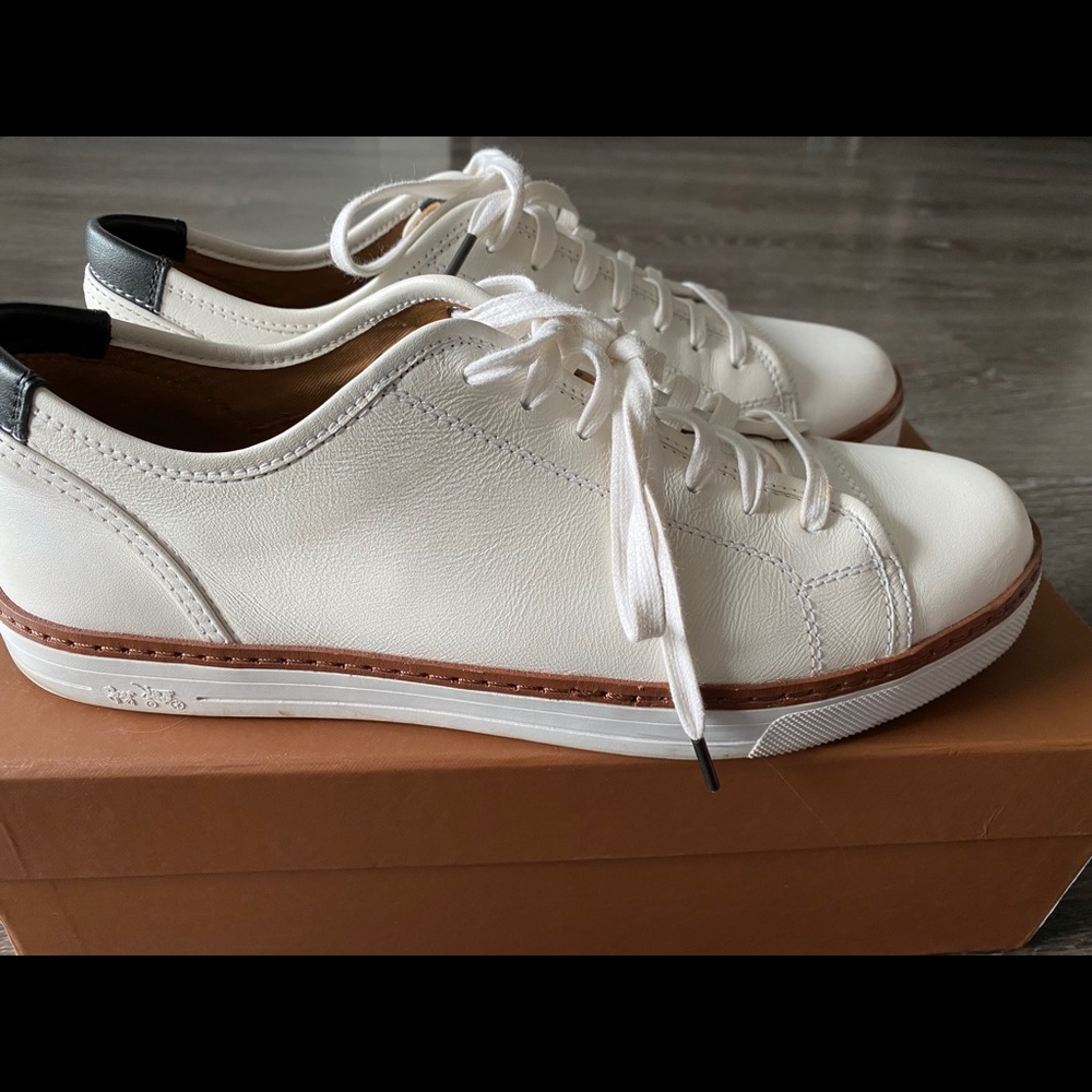 Coach - Picture 2 of 4